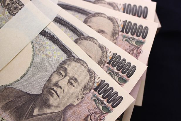 未成年ならではのお金のトラブル!成人と偽ってお金を借りる?親が勝手にカードローン?
