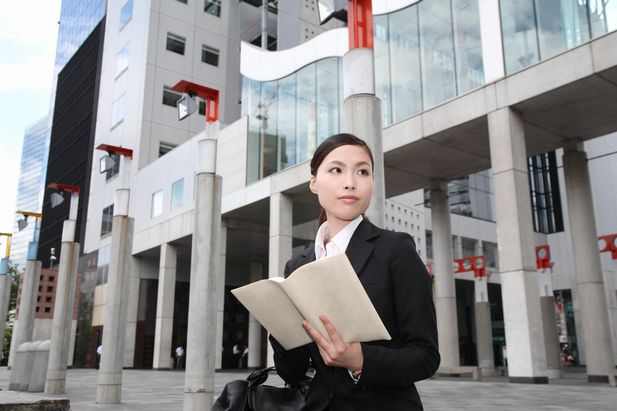キャッシングやカードローンの借入は就職に不利になる?企業が調べられること・影響する例外